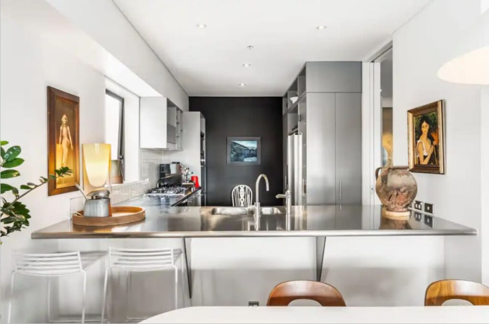 A thoughtfully appointed kitchen designed for preparing effortless family meals.