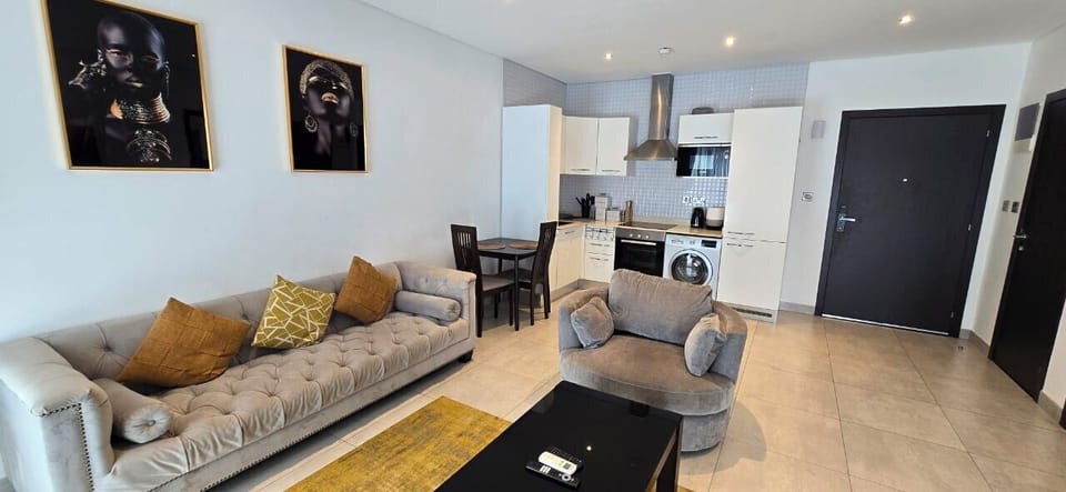 Deluxe Apartment | Living area | Flat-screen TV