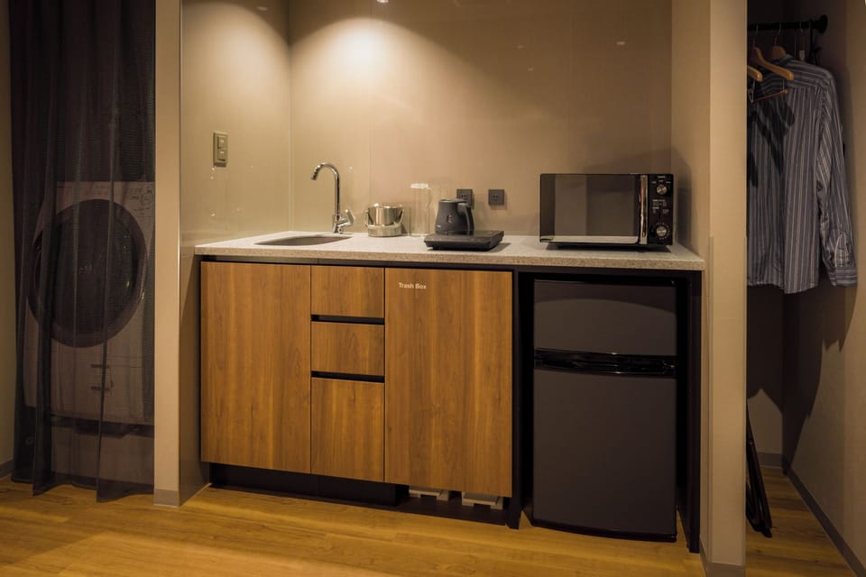 Deluxe Family Western style Room, Non Smoking | Private kitchen | Fridge, microwave