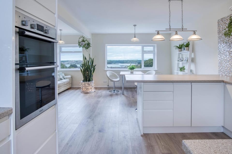 Longview - 4 Bedroom Holiday Home - Pembroke Dock (23978)