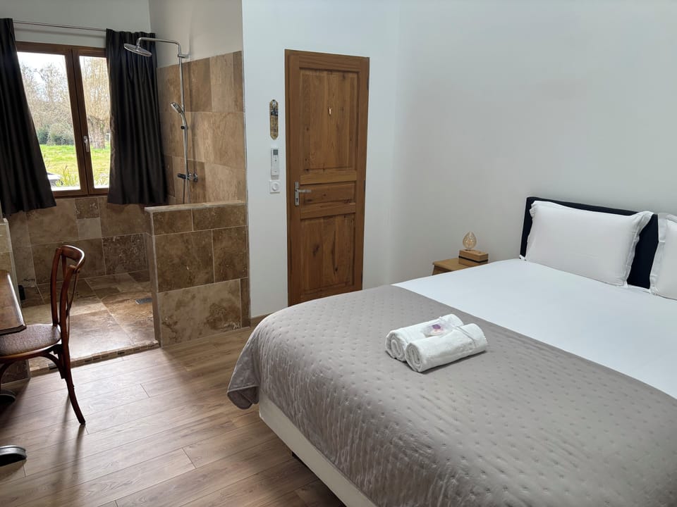 Deluxe Double Room | Soundproofing, iron/ironing board, free WiFi