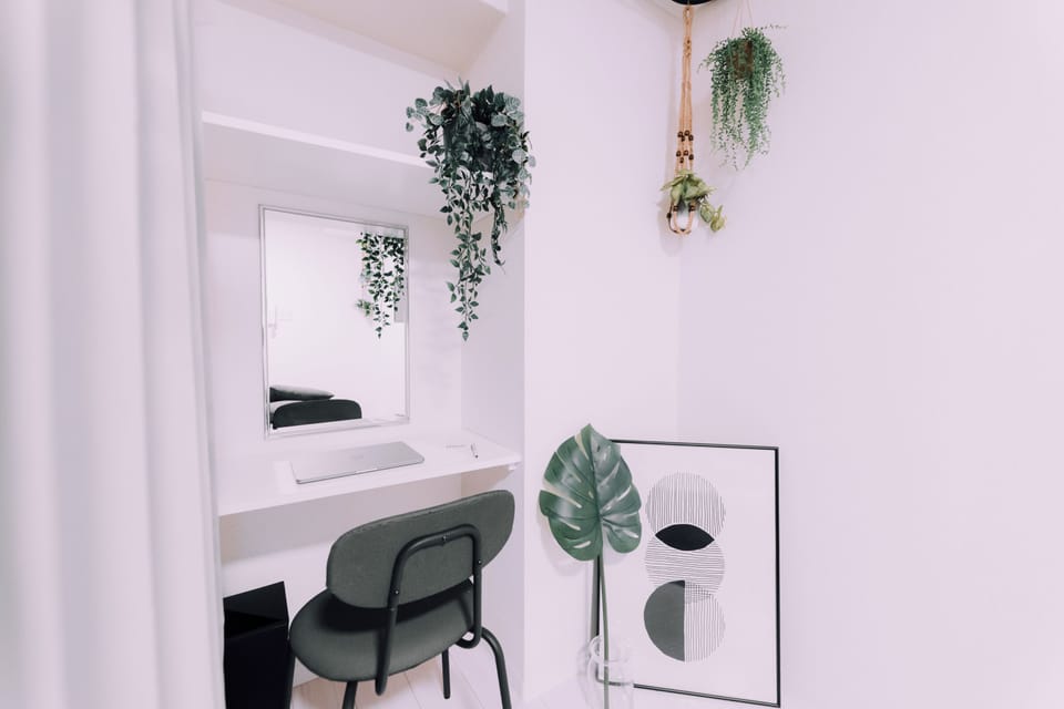 Apartment, 1 Bedroom, Non Smoking, Private Bathroom | 1 bedroom, desk, iron/ironing board