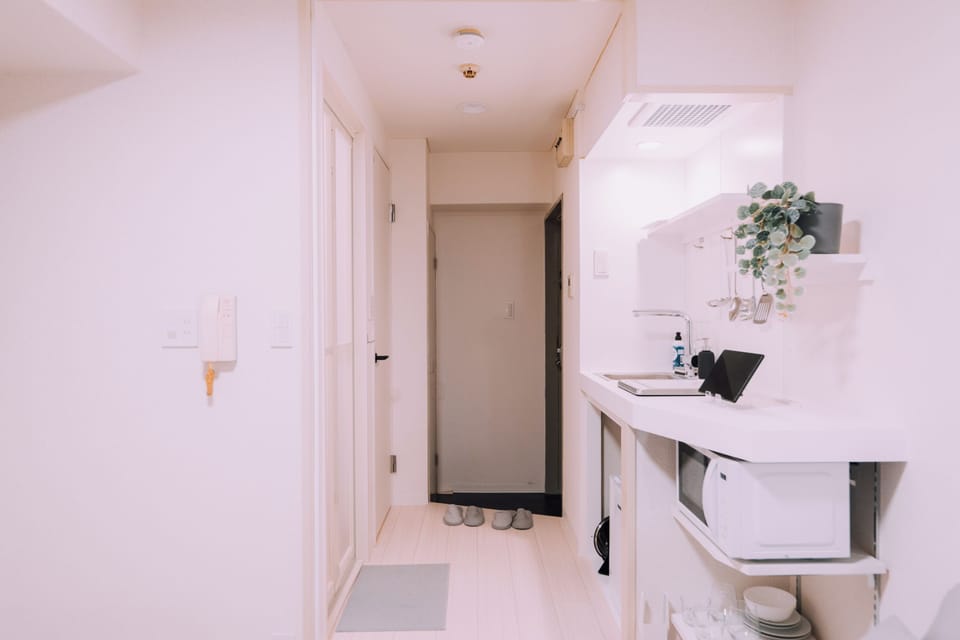 Apartment, 1 Bedroom, Non Smoking, Private Bathroom | 1 bedroom, desk, iron/ironing board