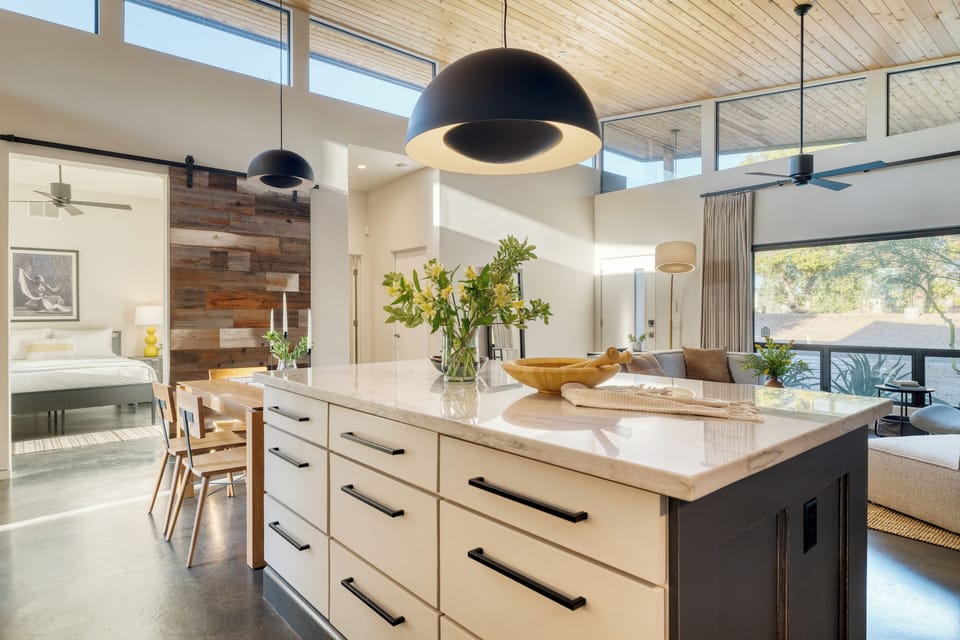 Spacious kitchen island.