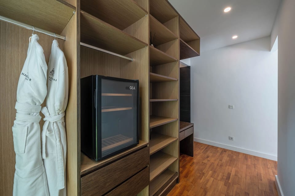 Luxury Villa, Ocean View | Wardrobe