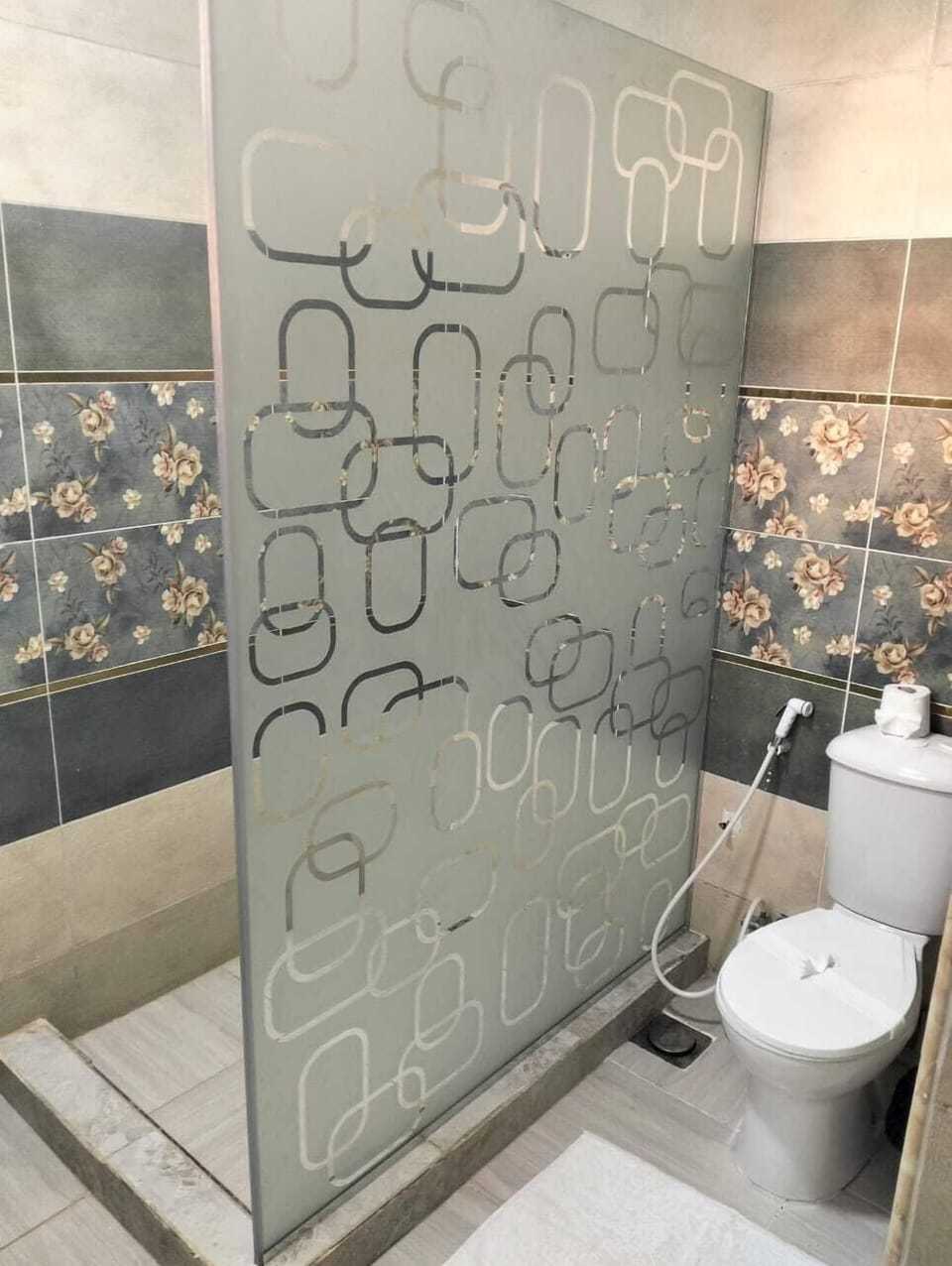 Basic Triple Room | Bathroom | Shower, towels, soap, shampoo