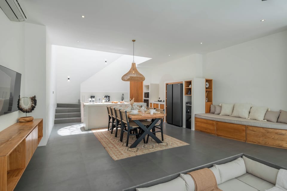 Luxury Villa, Pool View | Dining room