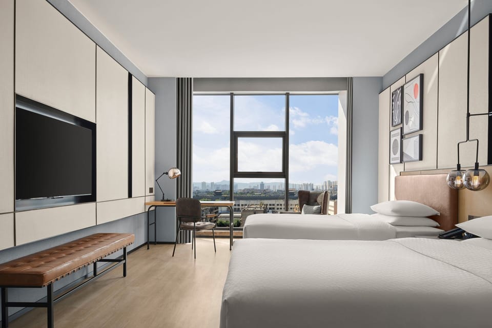 Room, 2 Twin Beds, Smoking, City View | Minibar, laptop workspace, WiFi (free)