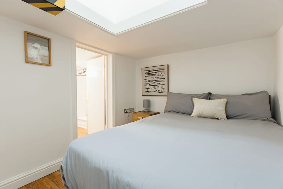 City Studio, 1 Double Bed, Non Smoking, Kitchen | Laptop workspace, blackout drapes, iron/ironing board, free WiFi