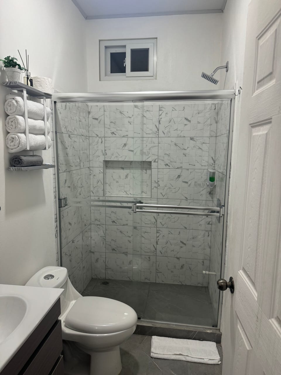 Room, 1 Bedroom, Patio, Garden View | Bathroom amenities