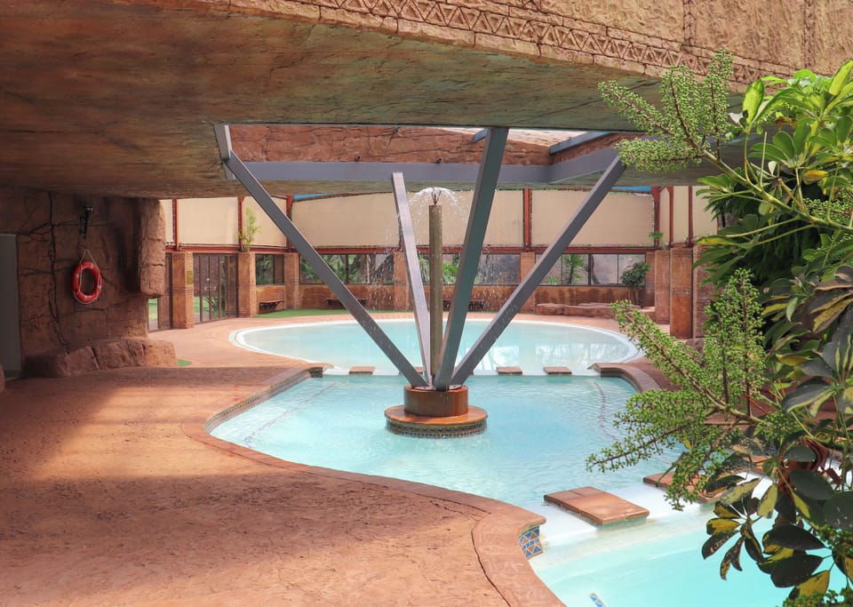 Indoor pool, 3 outdoor pools, sun loungers