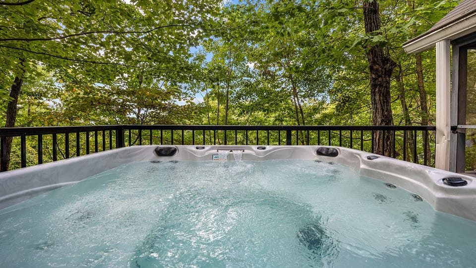 Gatlinburg Chalet Hot Tub