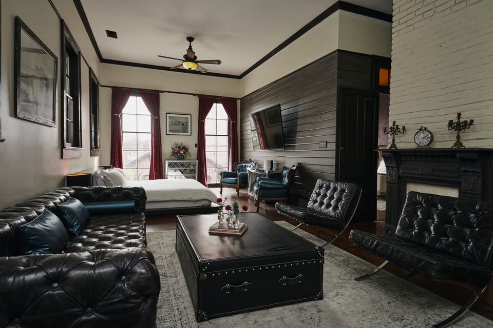 Royal Suite  | Premium bedding, in-room safe, iron/ironing board, free WiFi