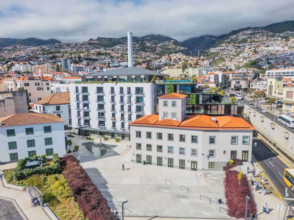 Savoy Residence Insular and the Largo do Pelourinho. Our apartment is on the back of the on a separate block across Travessa da Malta. The main building and our block are connected by an elevated passageway on the second floor.