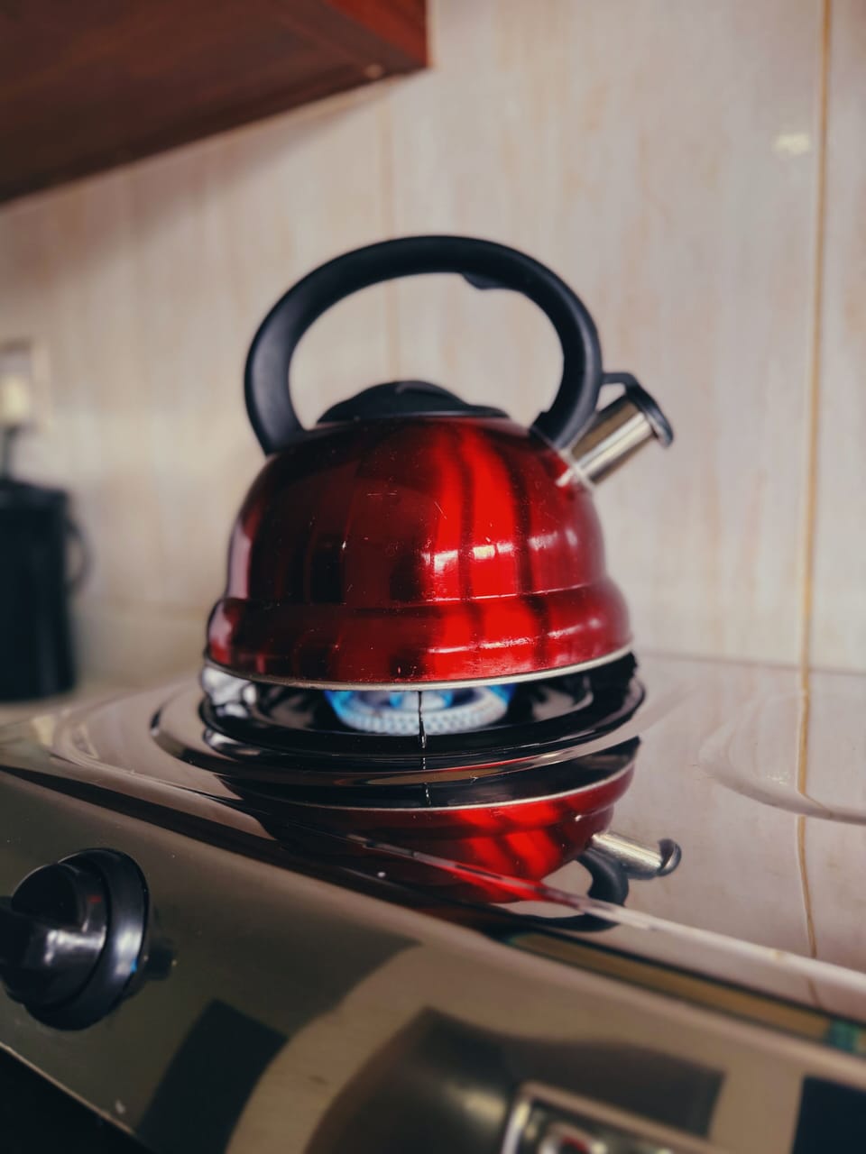 Gas stove and kettle for use during times of load shedding