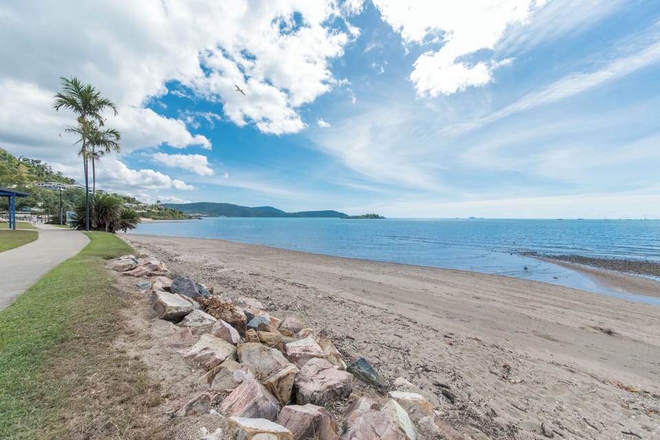 Cannonvale Beach
