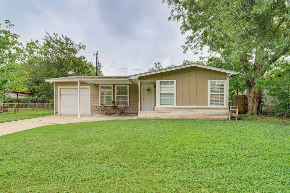House (4 Bedrooms) | Front of property
