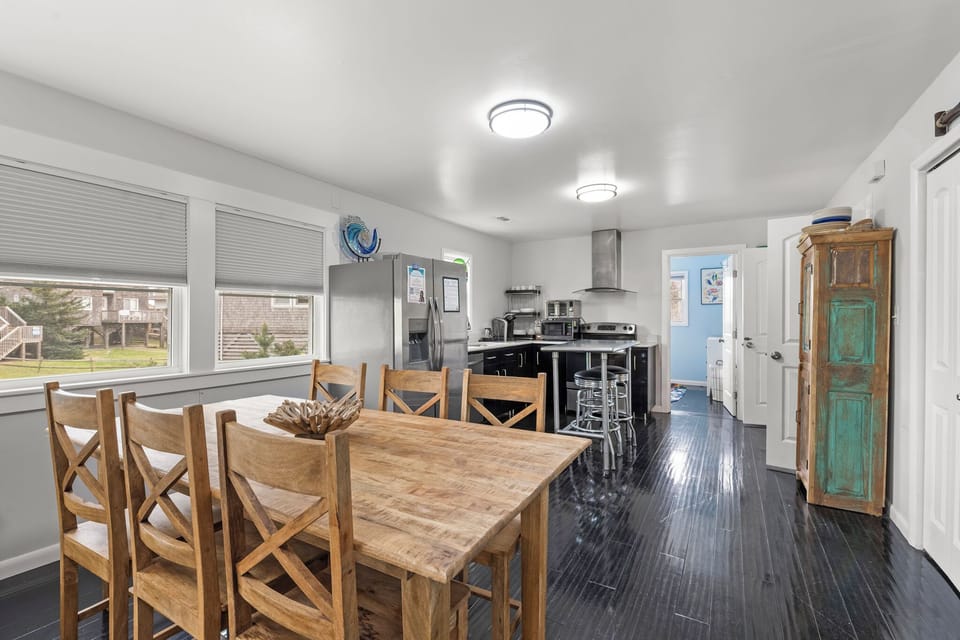 HIAV04: Big Kahuna | Dining Area