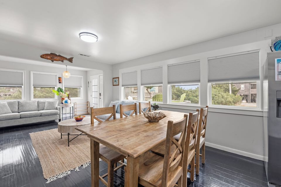 HIAV04: Big Kahuna | Dining Area