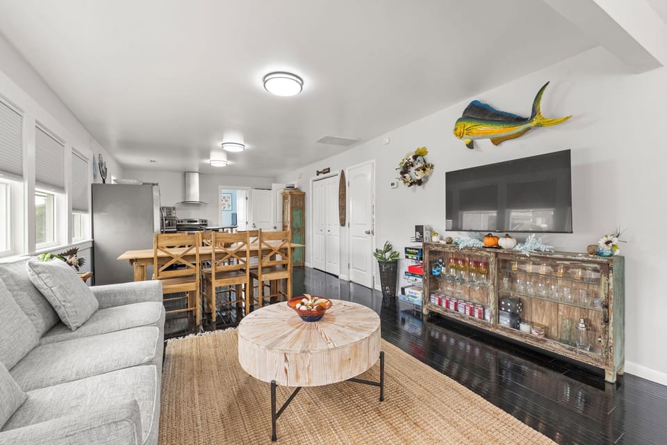 HIAV04: Big Kahuna | Living Area