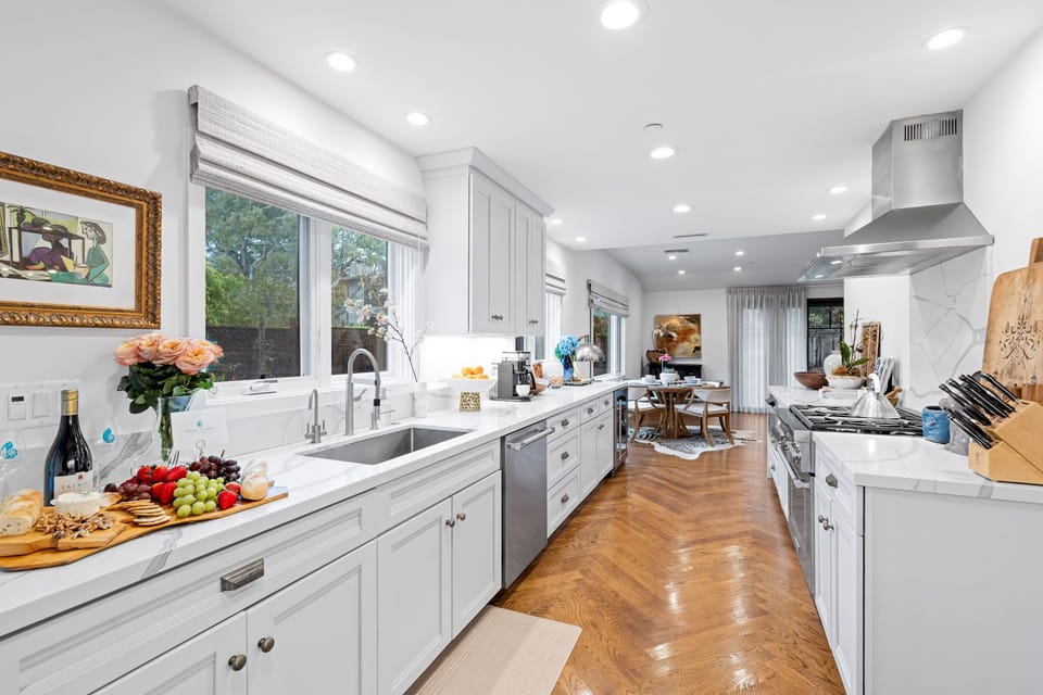 Spacious Fully-Equipped Gourmet Kitchen