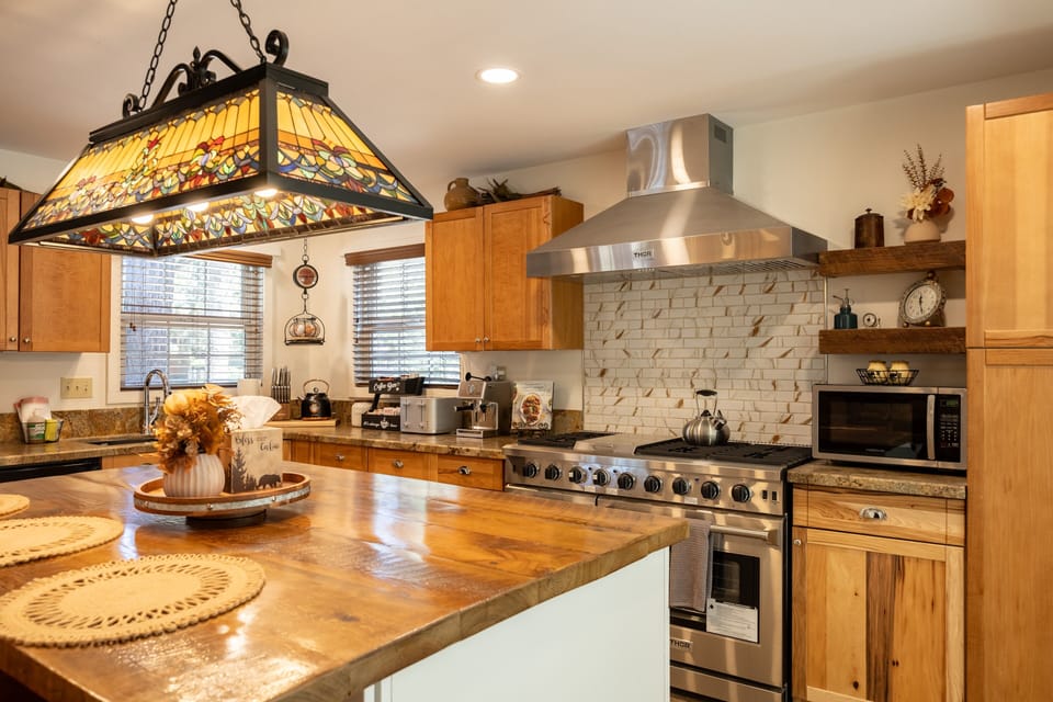 House, 4 Bedrooms | Private kitchen | Coffee/tea maker, fridge, oven, toaster