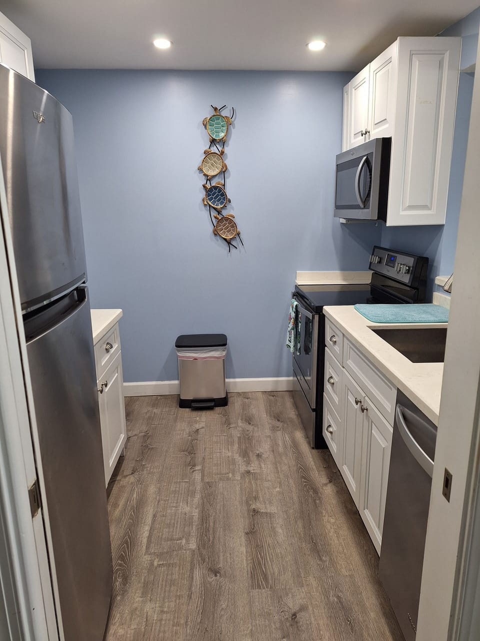 Full kitchen with refrigerator,oven, stove, microwave and dishwasher