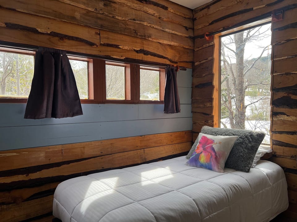 Comfort Quadruple Room (002) | Free WiFi, bed sheets