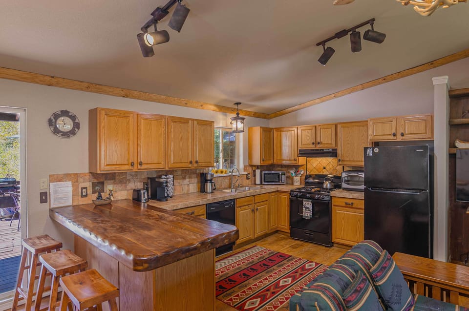 Kitchen | Keurig & Drip Coffee Makers | Toaster Oven | Kettle