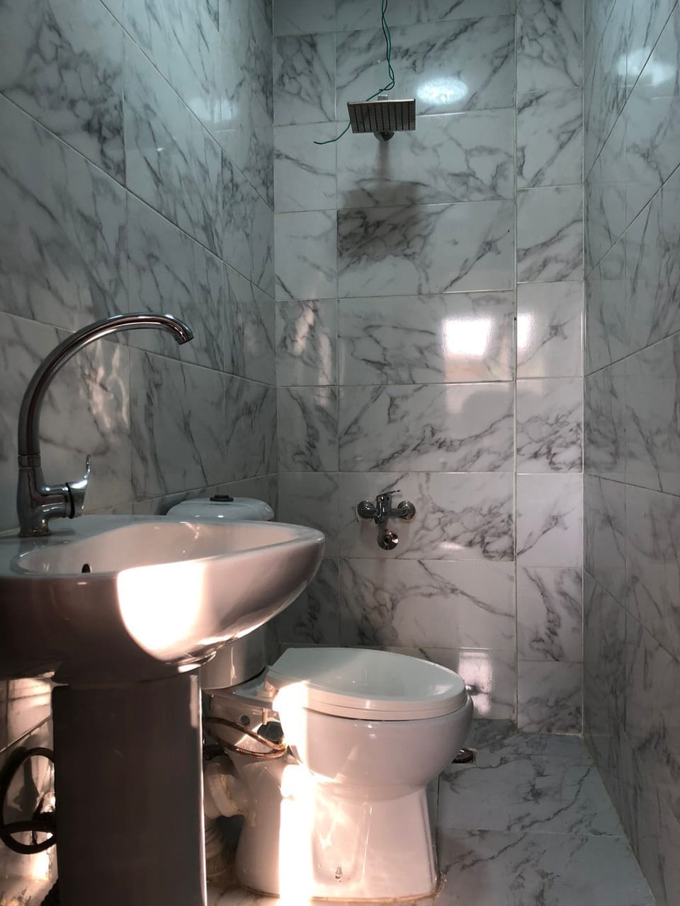 Separate tub and shower, towels, soap, shampoo