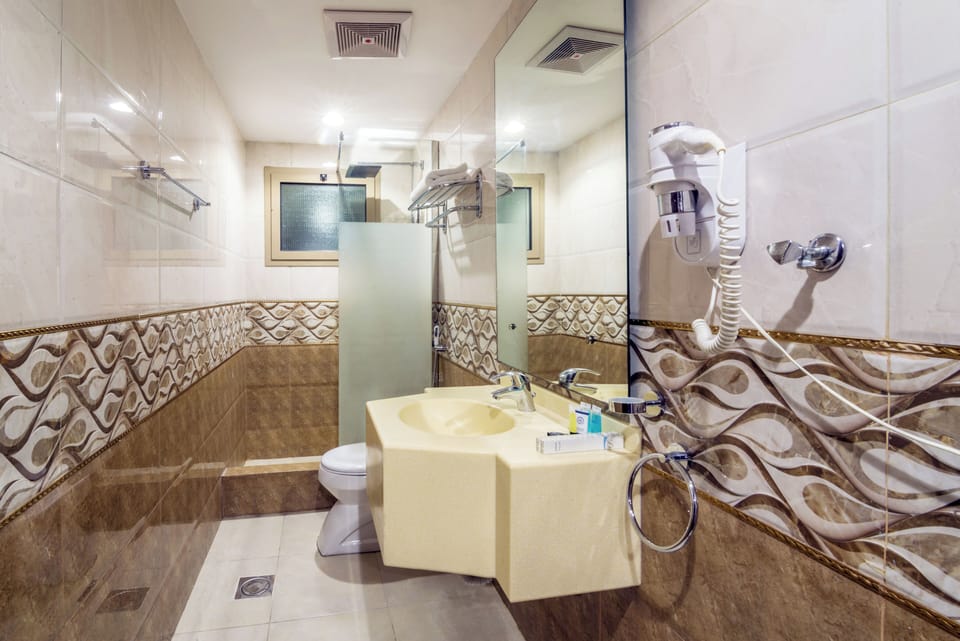 Basic Double Room, City View | Bathroom