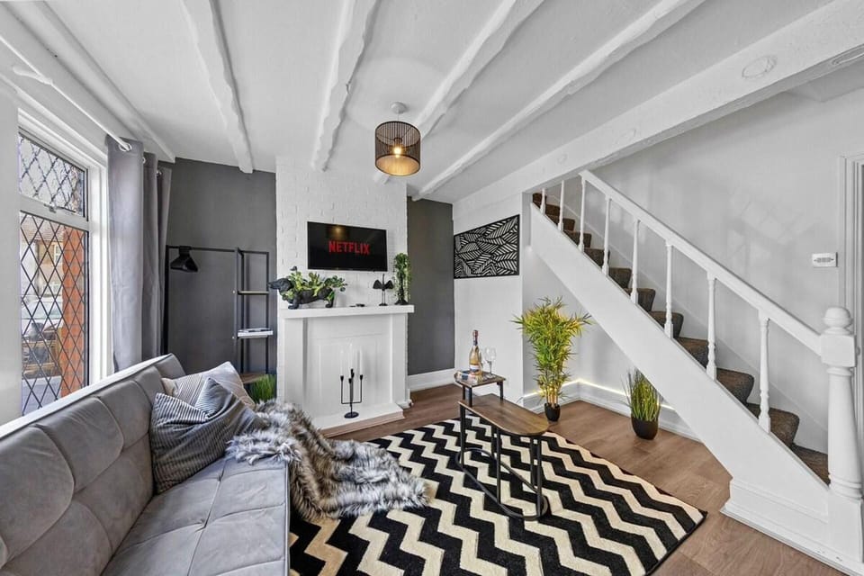 Apartment | Living area | TV