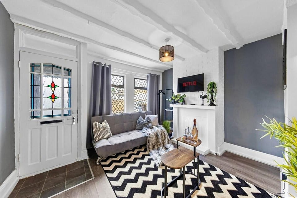 Apartment | Living area | TV
