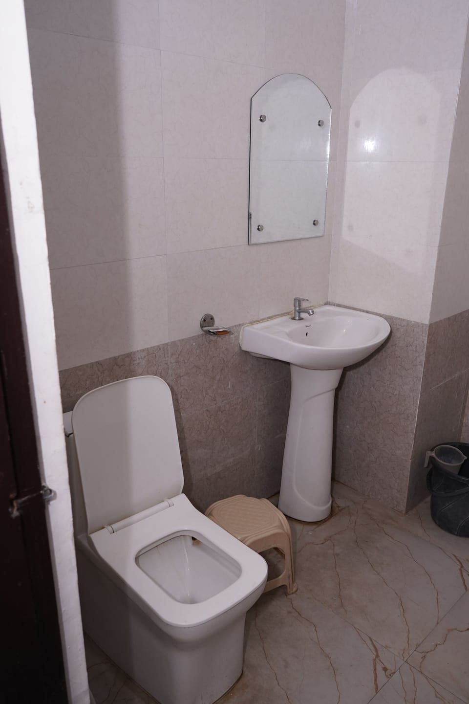 Shower, free toiletries, towels, soap