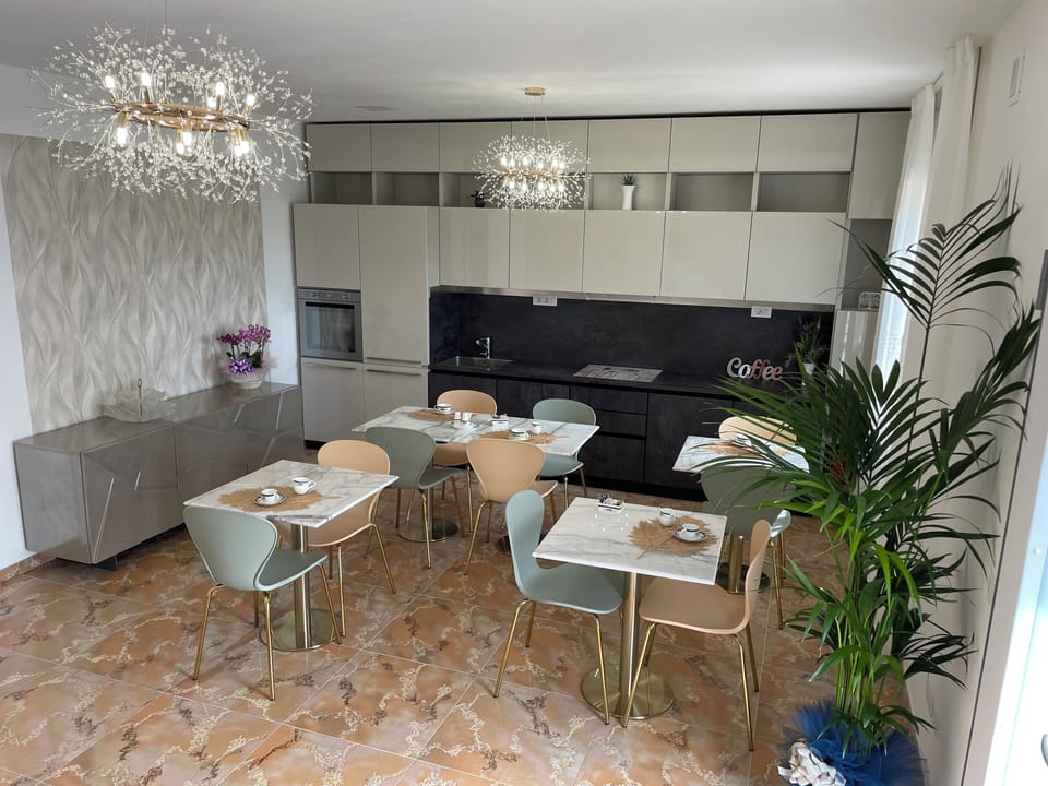 Classic Double or Twin Room, Garden View | Living area | TV