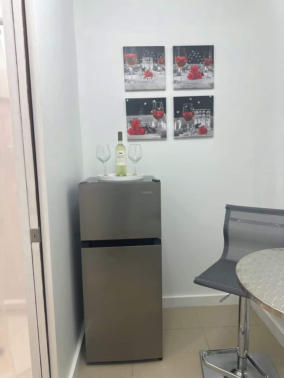 Small but mighty! This kitchenette is fully equipped for quick and easy meals.