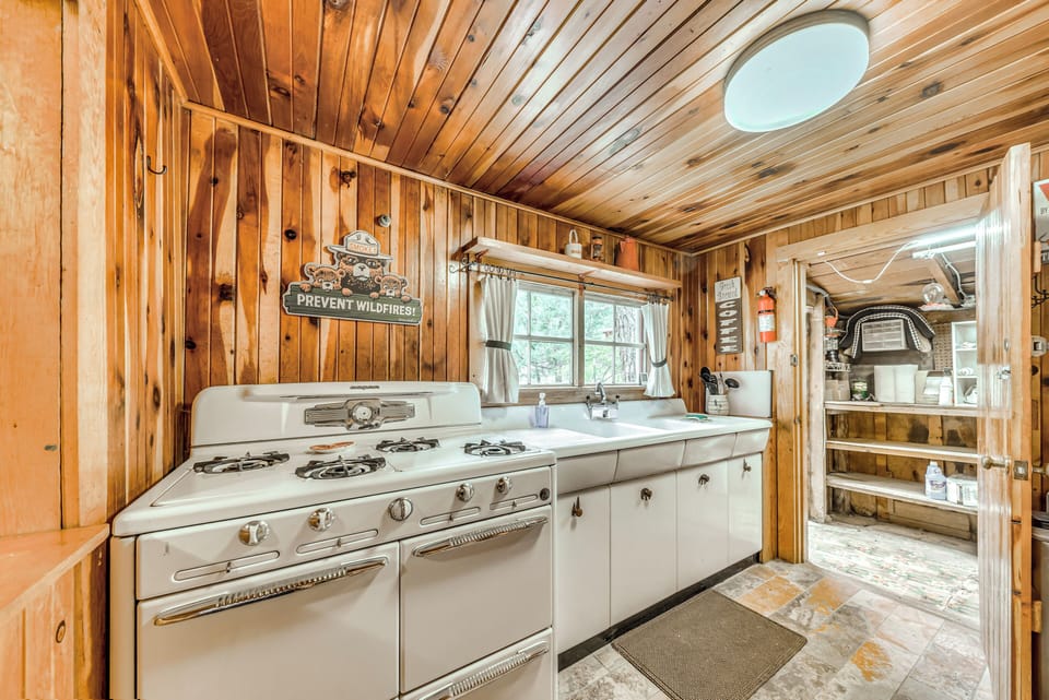 Kitchen | Main Level | Drip Coffee Maker | Stove/Oven | Cooking Basics