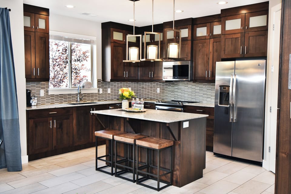 Family House, Mountain View | Private kitchen | Full-size fridge, microwave, oven, stovetop