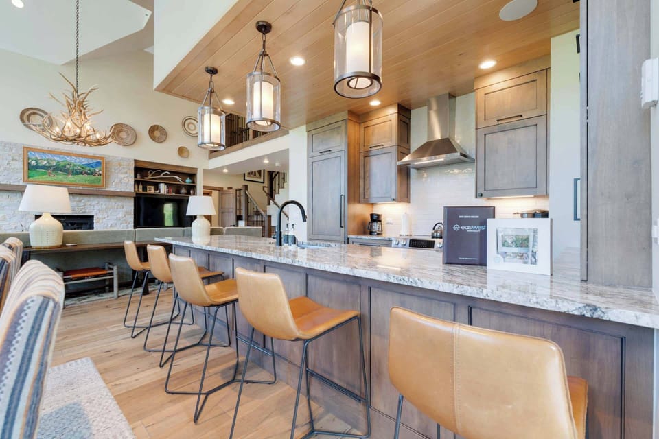 highlandslodge-403-8635_54731505258_o