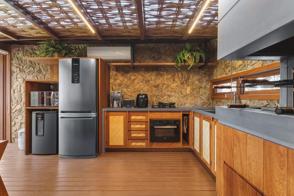 Luxury House | Private kitchen | Fridge, microwave, oven, stovetop