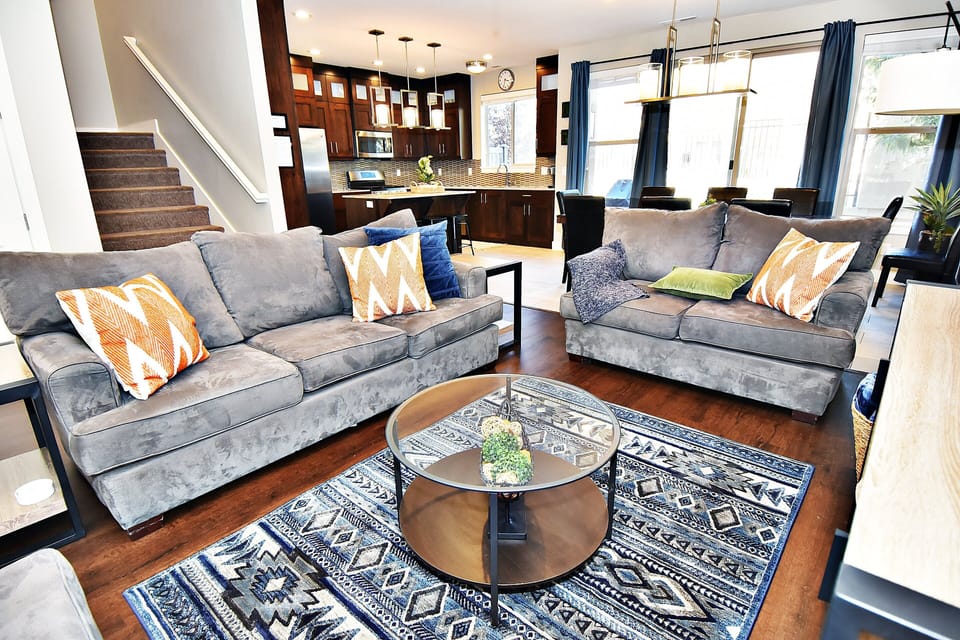 Family House, Mountain View | Living area | Flat-screen TV