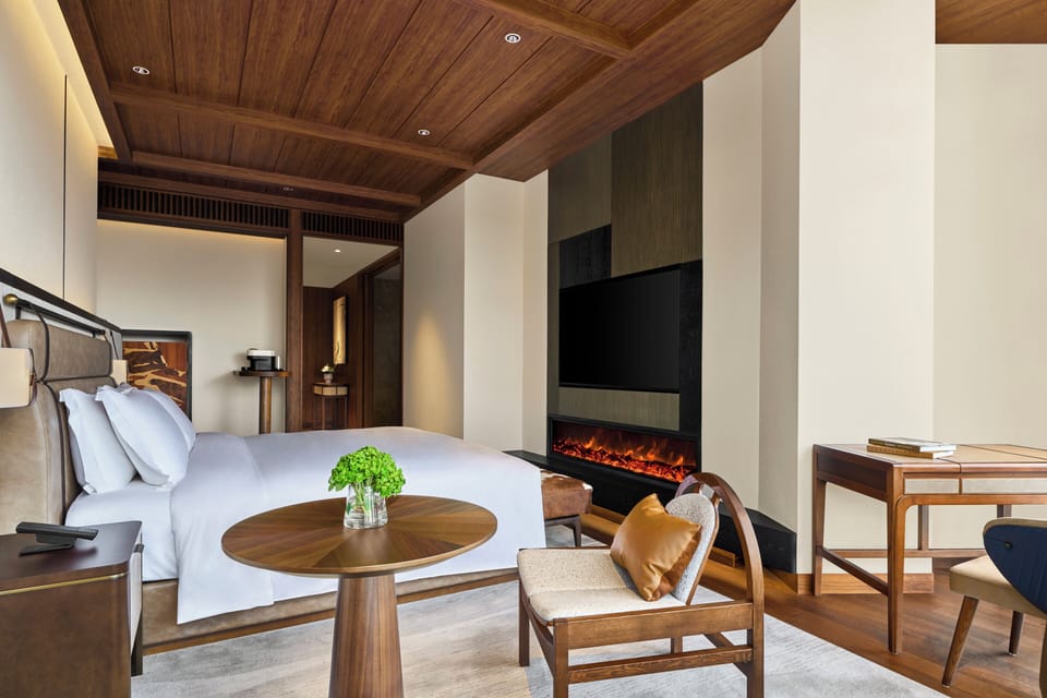 Premium Room, 1 King Bed (Ski Concierge) | Premium bedding, free minibar, in-room safe, blackout drapes