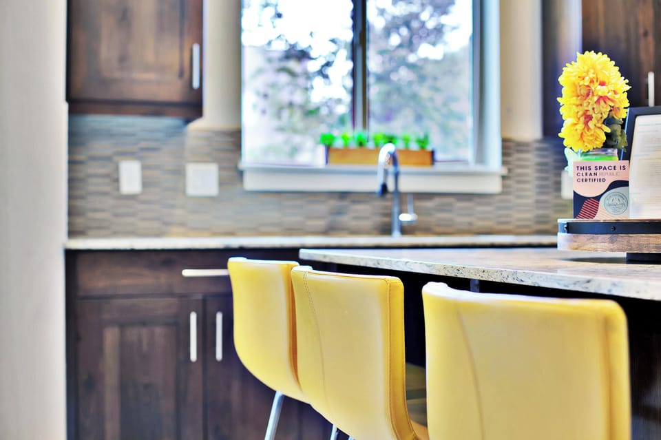 Family House, Mountain View | Private kitchen | Full-size fridge, microwave, oven, stovetop