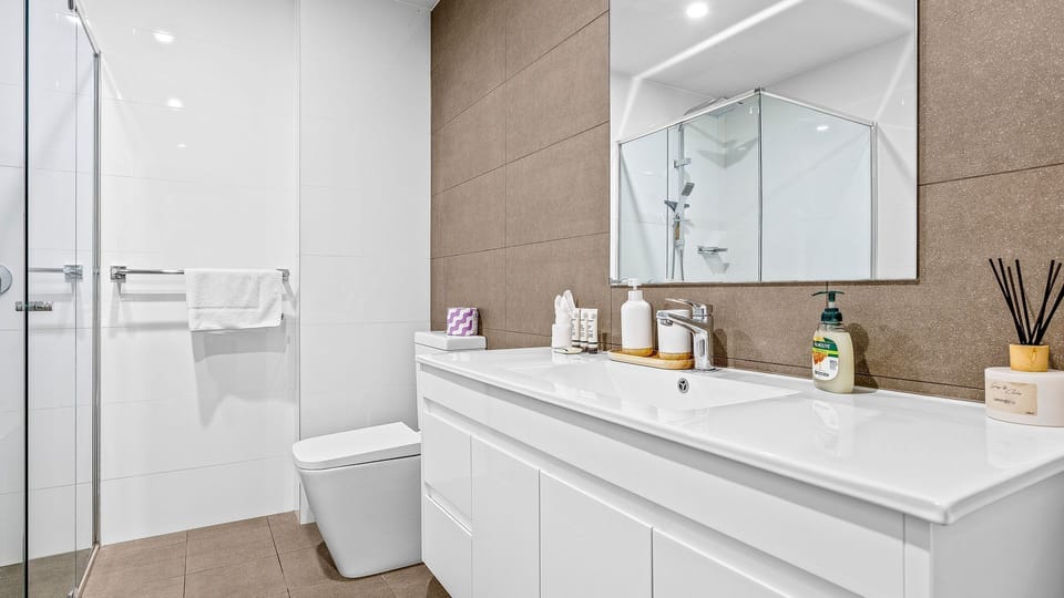 Well-appointed bathroom for a convenient stay
