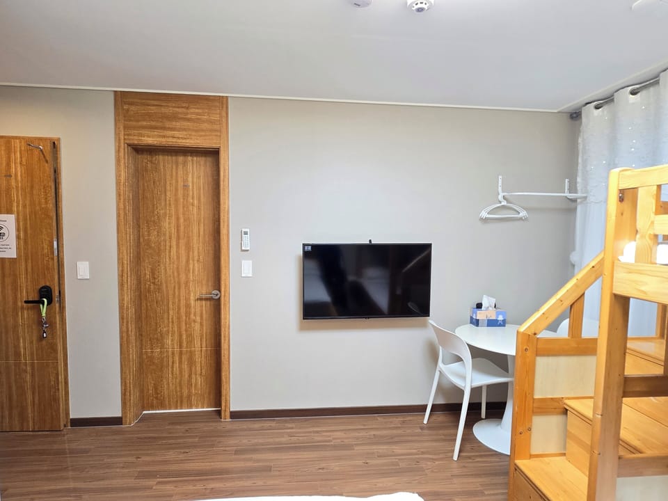 Standard Quadruple Room, Multiple Beds, Non Smoking (non-Korean nationals only) | Hypo-allergenic bedding, desk, laptop workspace, soundproofing