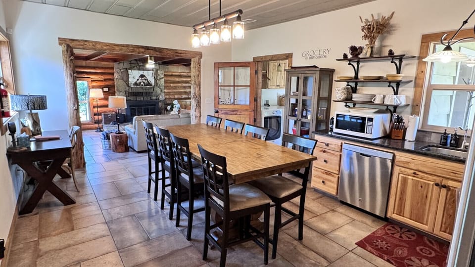 Kitchen & Dining Room