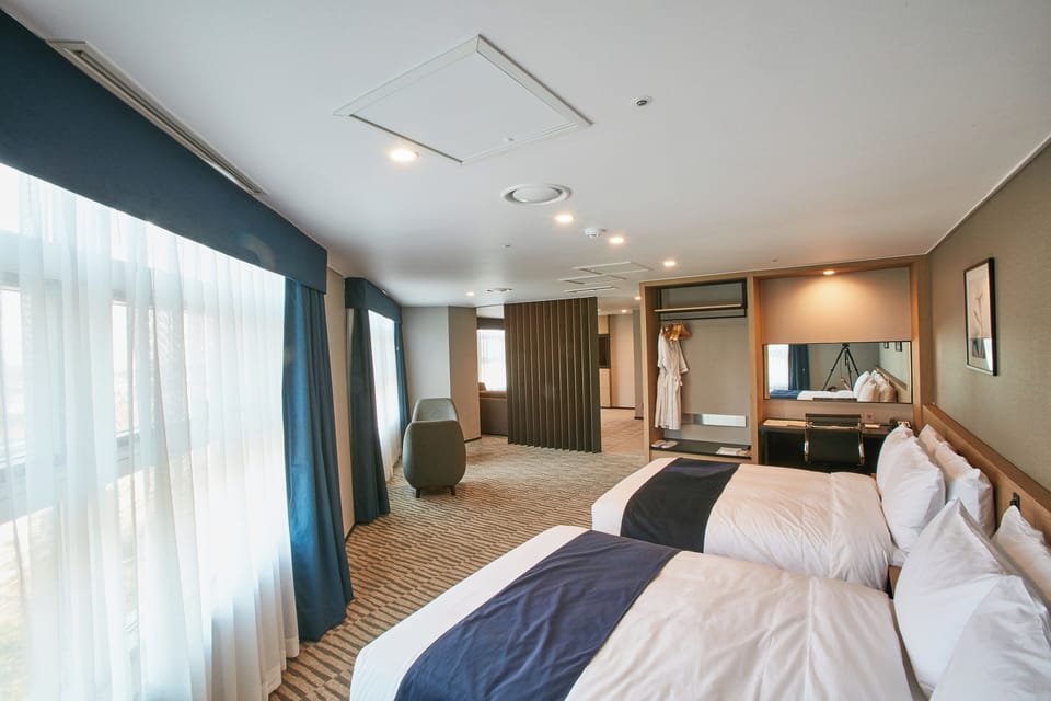 Island Twin, 4 pax Water Park, 4 pax Breakfast included | In-room safe, desk, laptop workspace, blackout drapes