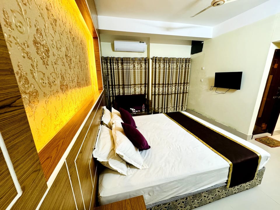 Panoramic Suite | Desk, WiFi (free)