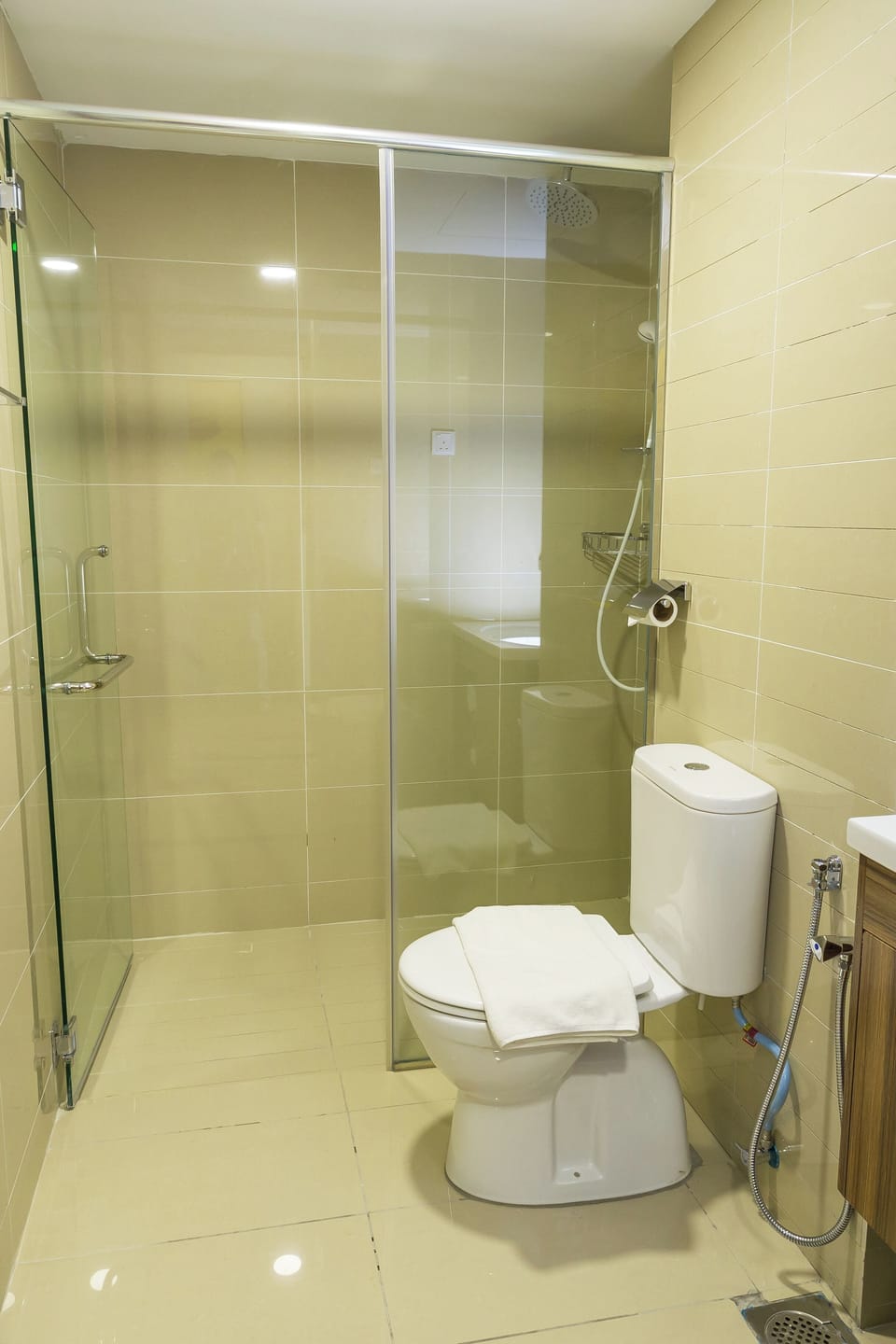 SUPERIOR TWIN ROOM WITH STAIRCASE | Bathroom | Shower, hair dryer, towels, soap