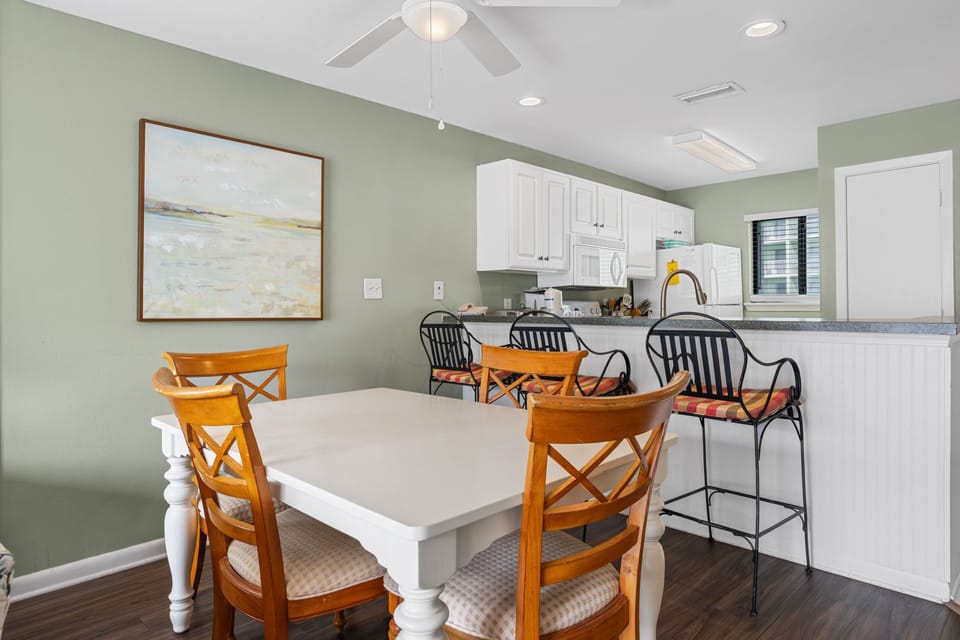 Family Condo, Balcony, Partial Ocean View | In-room dining